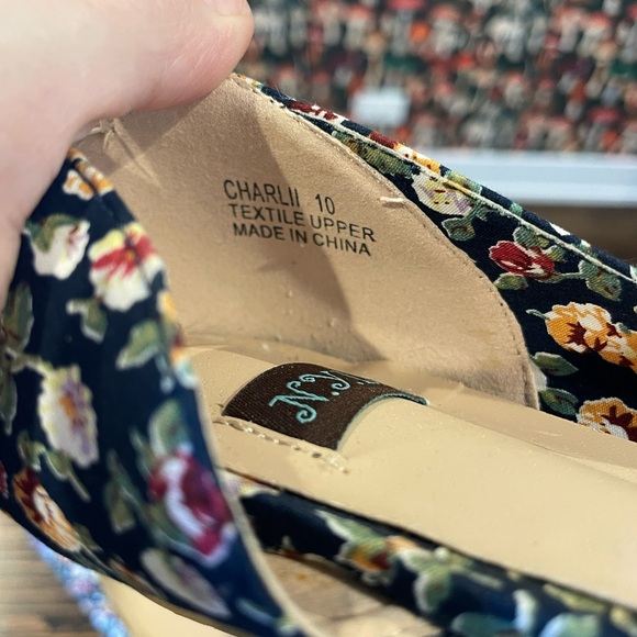 N.Y.L.A. blue flora open toe flats - Picture 2 of 3